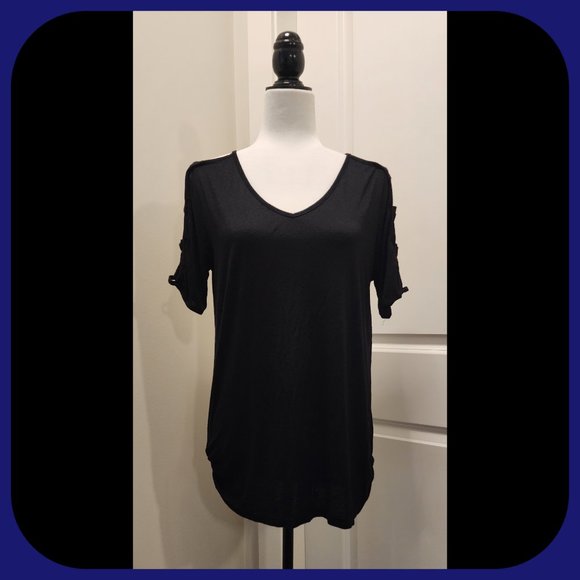 ONLY PUFF || Cute Cold Shoulder Top (SIZE L) - Picture 2 of 7